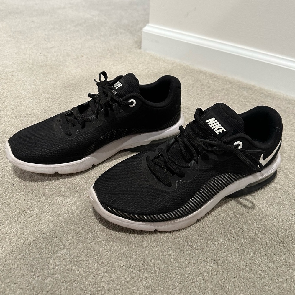 Basically New Nike AirMax Black Sneakers Sz 7.5